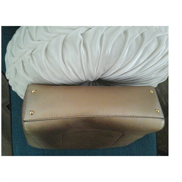 Lauren Ralph Lauren Gold Tote Purse - Picture 4 of 5